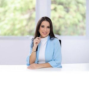 Foto de Dra. Caroline Cristina Braga Castro
